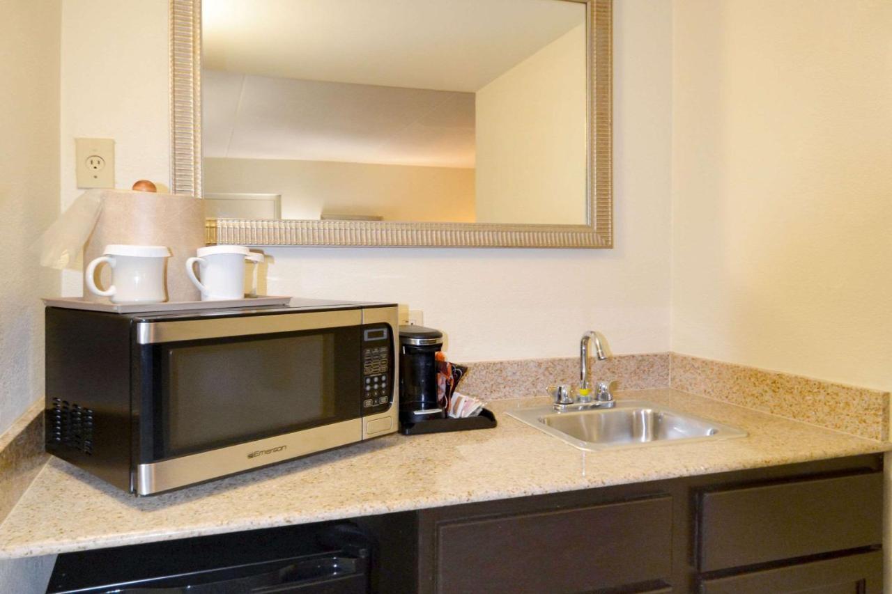Clarion Inn & Suites At International Drive Williamsburg Eksteriør bilde